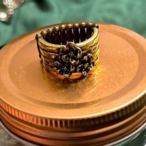 Paparazzi Rings- Stretchable band
All paparazzi Jewelry- 3 for $10